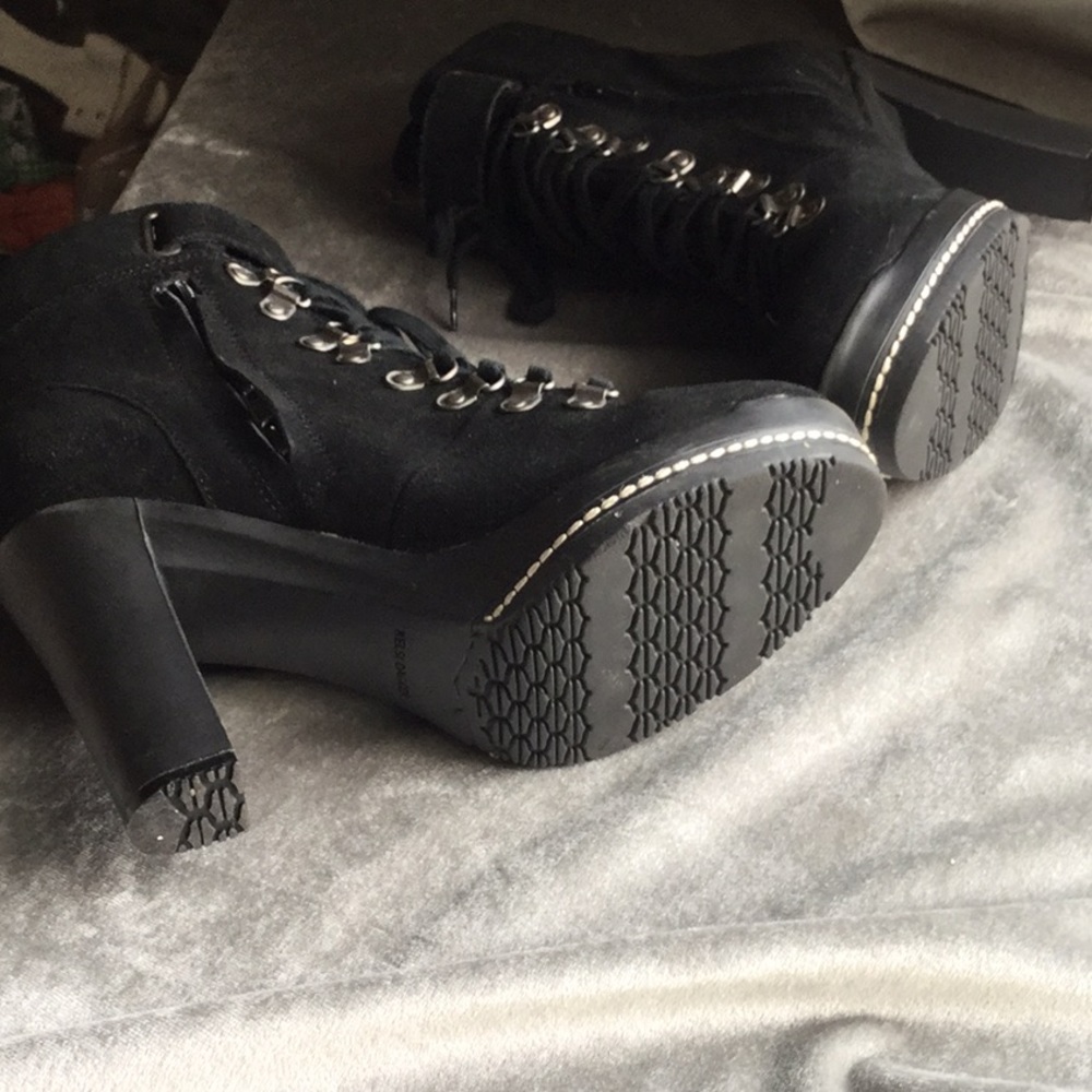 KELSI DAGER! combat heeled booties, suede/ rubber - Picture 8 of 9